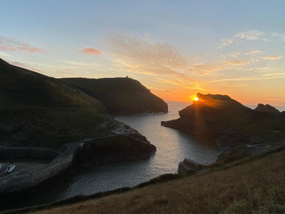 Polrunny Farm Seaberry Cottage With A Sea View And Log Burner Boscastle Exteriör bild